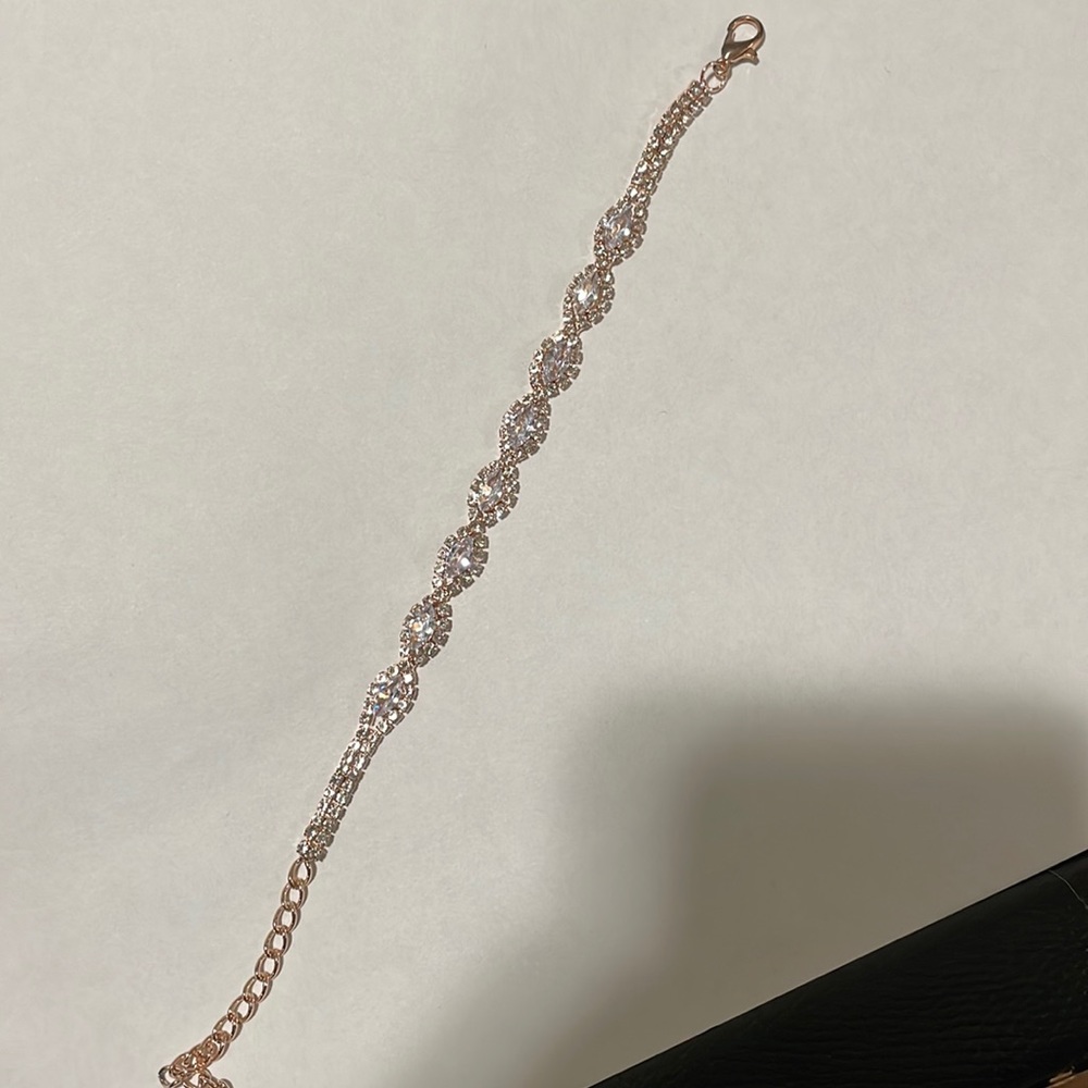 Bracelet and necklace set